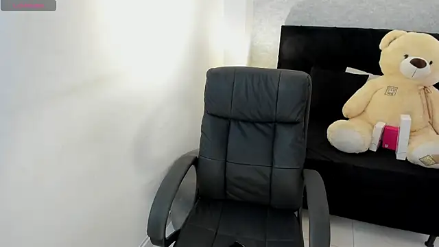 lily cash1 online show from September 2025 07:05:01 PM