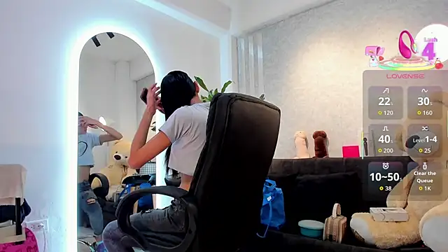 lily cash1 online show from February 2026 02:01:02 PM