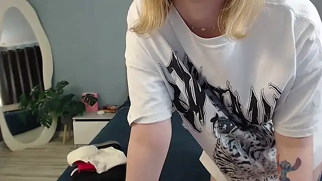 Natalee Love online show from April 2026 04:46:01 AM