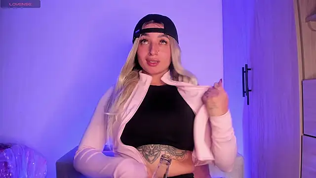 scarlett Collinss online show from October 2025 02:32:01 AM