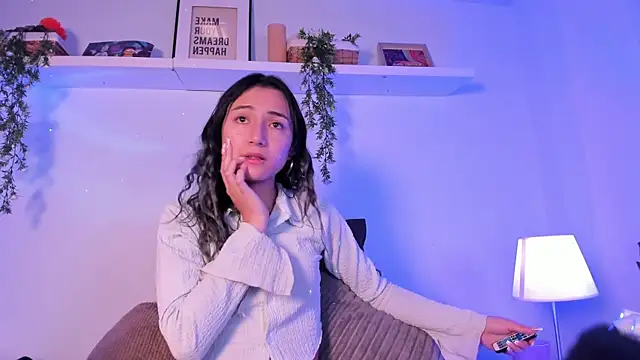 Snapshot of Vampgyal chatting on November 2025 09:17:01 PM Vampgyal online show from November 2025 09:17:01 PM