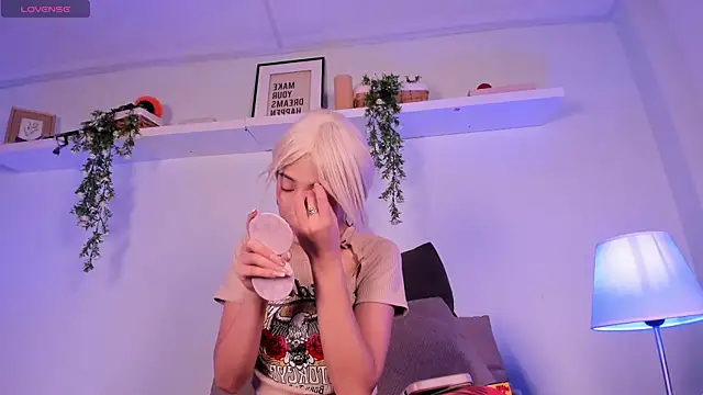 Snapshot of Vampgyal chatting on December 2025 12:06:01 AM Vampgyal online show from December 2025 12:06:01 AM