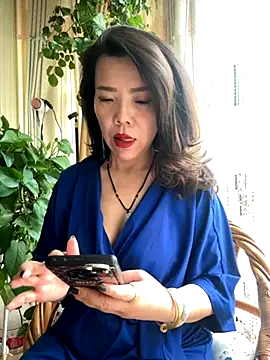 anna yngs online show from November 2025 02:23:02 AM