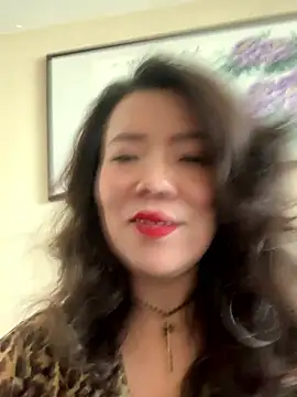 Snapshot of anna_yngs chatting on June 2026 04:01:02 AM anna yngs online show from June 2026 04:01:02 AM