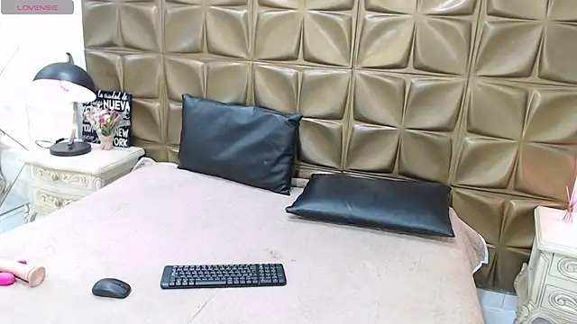 VioletLux online show from September 2025 07:59:01 PM