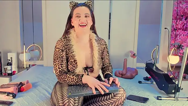 Snapshot of JuliaDavis_1 chatting on February 2026 04:43:02 AM JuliaDavis 1 online show from February 2026 04:43:02 AM