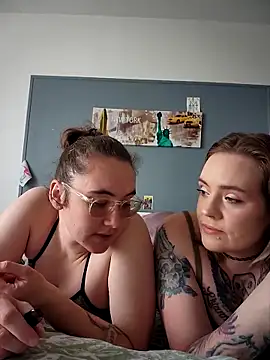 Snapshot of AndHerXO chatting on February 2026 01:43:01 PM AndHerXO online show from February 2026 01:43:01 PM