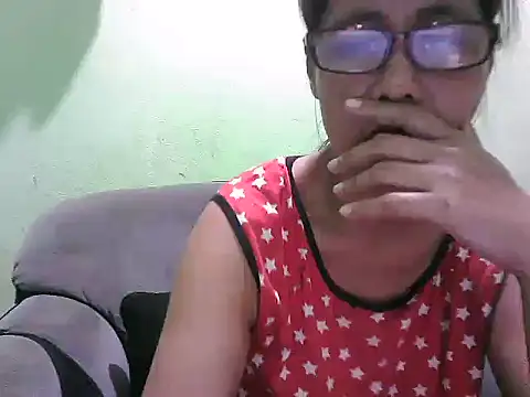 Snapshot of HotLadyPinay32 chatting on June 2026 11:49:02 AM HotLadyPinay32 online show from June 2026 11:49:02 AM