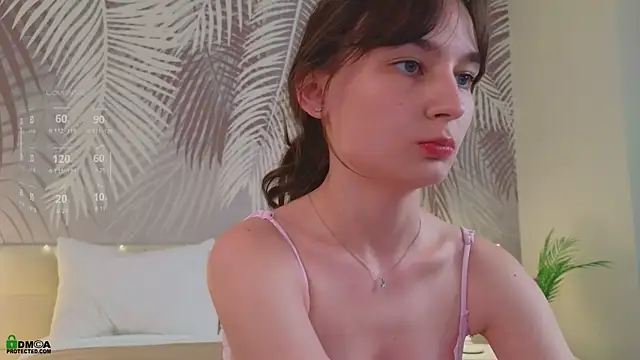 LolaPrise online show from November 2025 01:43:01 PM