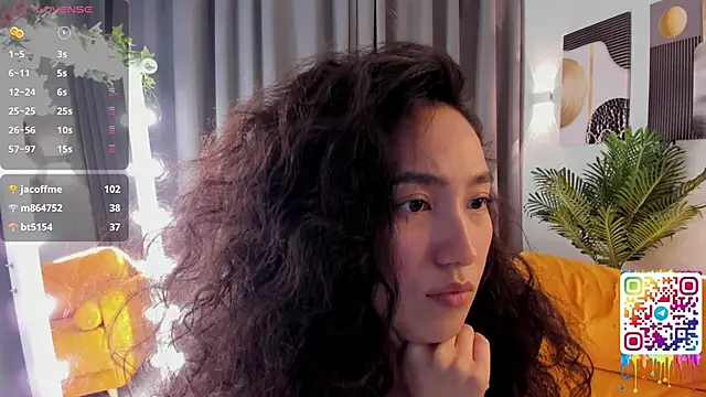 FlirtyAura online show from April 2026 12:39:01 PM