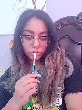 Lovelyrainn online show from November 2025 04:22:02 PM