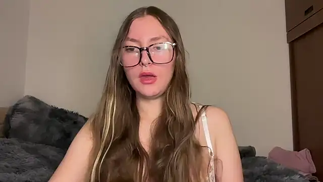 Snapshot of velvet__moon chatting on May 2026 04:51:01 AM velvet moon online show from May 2026 04:51:01 AM