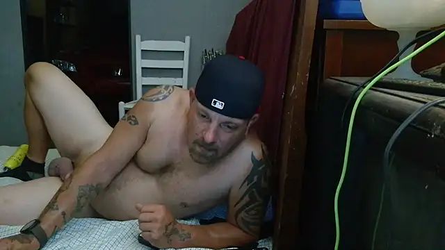 Snapshot of Dilf23 chatting on July 2026 07:37:02 AM Dilf23 online show from July 2026 07:37:02 AM