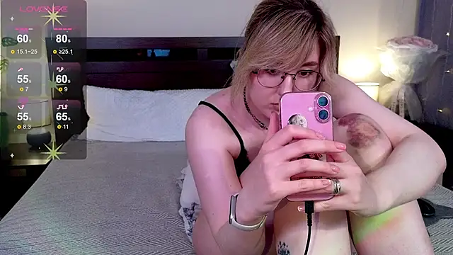 Snapshot of _AlexaFlowers_ chatting on April 2026 10:19:01 AM AlexaFlowers online show from April 2026 10:19:01 AM