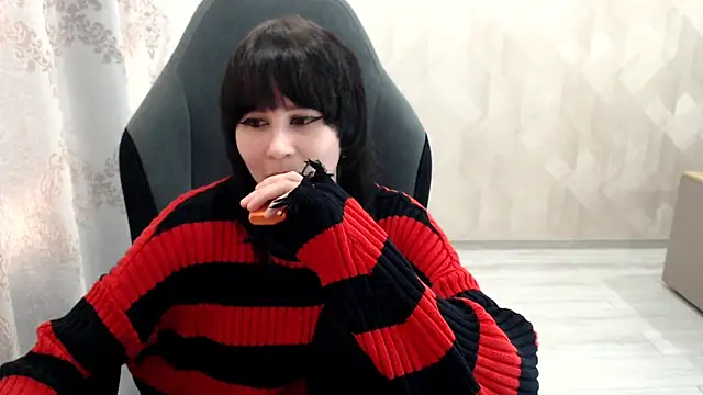 MistyDark online show from October 2025 10:24:01 AM