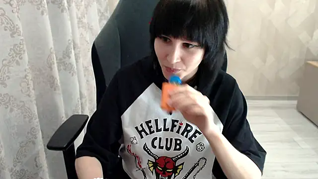 MistyDark online show from October 2025 10:04:01 AM