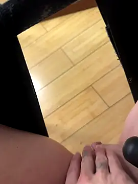 LittleCC1 online show from November 2025 05:22:01 PM