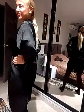 Snapshot of KissMiSveet chatting on September 2025 03:13:01 PM KissMiSveet online show from September 2025 03:13:01 PM