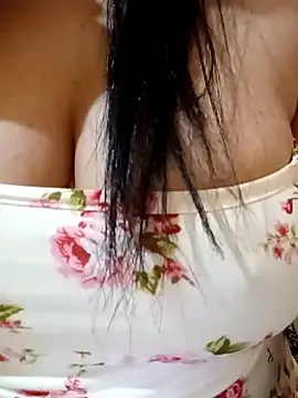 Snapshot of Romayssaa chatting on May 2026 11:48:01 AM Romayssaa online show from May 2026 11:48:01 AM