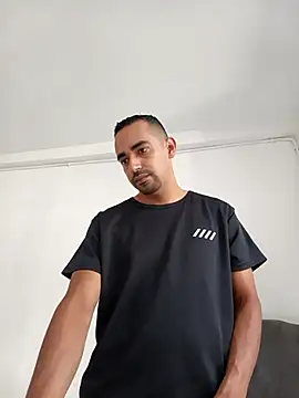 stivenlujan69 online show from April 2026 08:36:01 PM