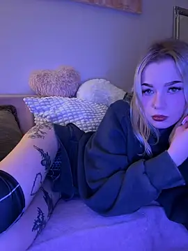 marnemzavar444 online show from November 2025 10:09:02 PM