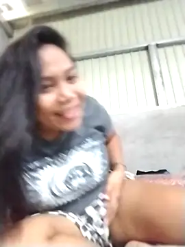 Snapshot of Veeluna16 chatting on November 2025 03:07:01 AM Veeluna16 online show from November 2025 03:07:01 AM