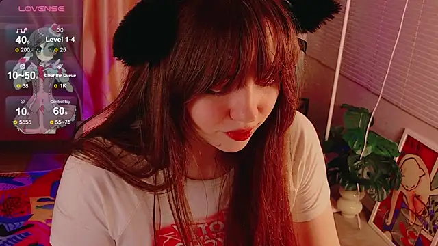 Snapshot of Moon__Bunny chatting on June 2026 12:32:02 AM Moon Bunny online show from June 2026 12:32:02 AM