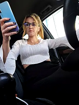 YOOUR EVAA online show from November 2025 07:33:02 AM