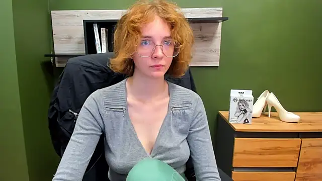 juicyPenny online show from September 2025 06:24:02 AM