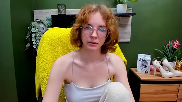 juicyPenny online show from October 2025 06:14:02 AM