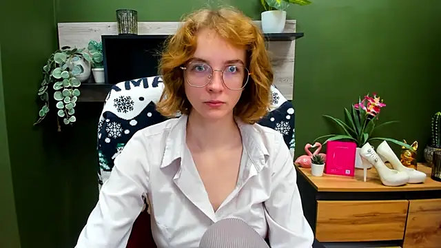 juicyPenny online show from October 2025 07:43:01 AM