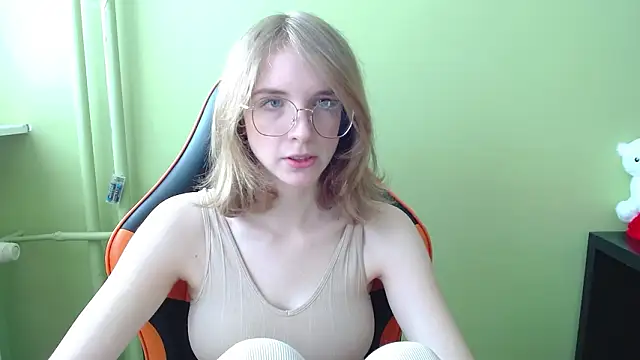 juicyPenny online show from March 2026 07:25:02 AM