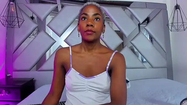 Lorenn Hill online show from October 2025 12:45:02 PM