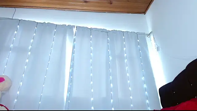 Charlothe Wright online show from April 2026 05:10:02 PM