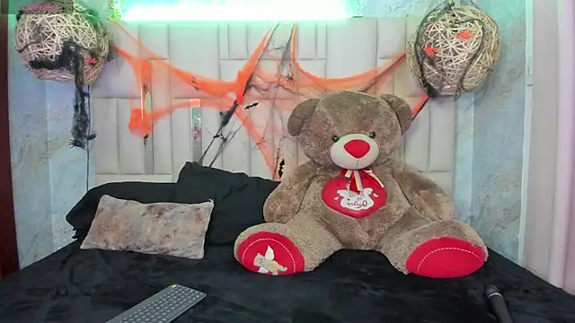 NikkyyRed online show from November 2025 03:40:02 AM