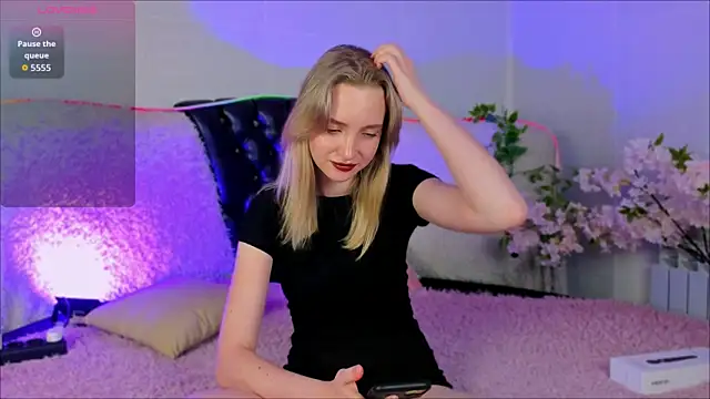 EllaBloom online show from October 2025 04:07:02 PM