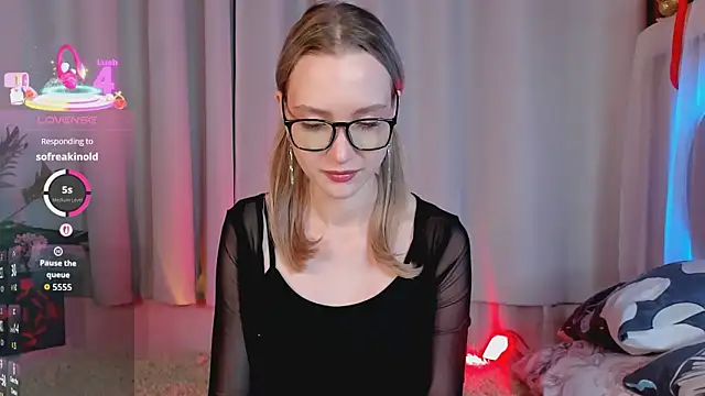 Snapshot of EllaBloom chatting on January 2026 03:49:02 PM EllaBloom online show from January 2026 03:49:02 PM