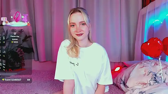 Snapshot of EllaBloom chatting on February 2026 02:15:01 PM EllaBloom online show from February 2026 02:15:01 PM