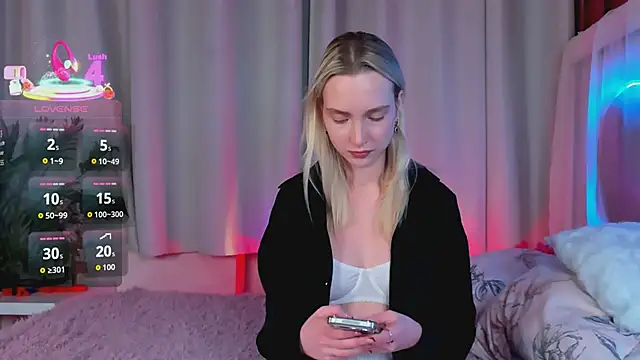 Snapshot of EllaBloom chatting on February 2026 02:48:02 PM EllaBloom online show from February 2026 02:48:02 PM