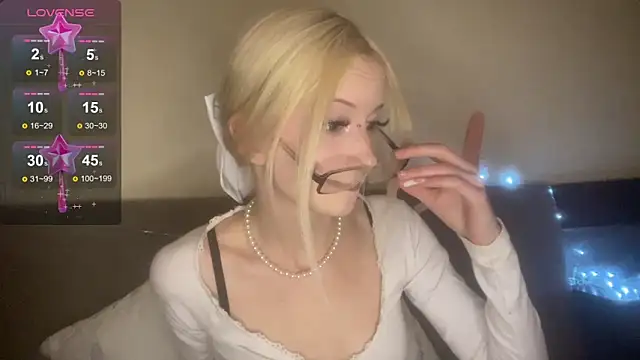 kittywithu online show from November 2025 11:43:02 AM