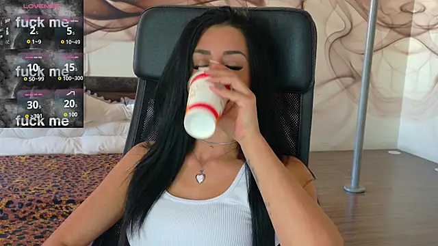 NaomiScarlet online show from September 2025 08:36:02 AM