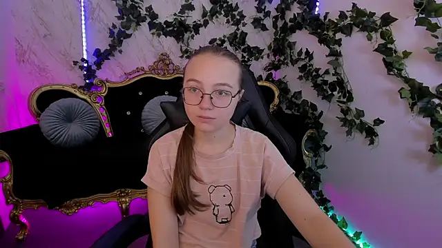 ArrinaWairr online show from September 2025 07:12:01 AM