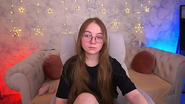 ArrinaWairr online show from February 2026 09:04:02 AM