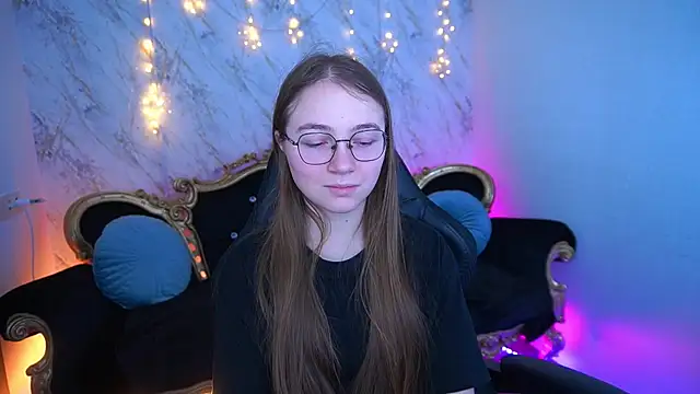 ArrinaWairr online show from February 2026 08:41:01 AM