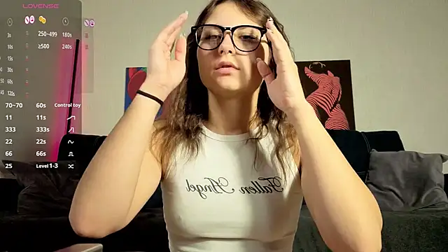 TrixiBell online show from October 2025 04:19:02 AM