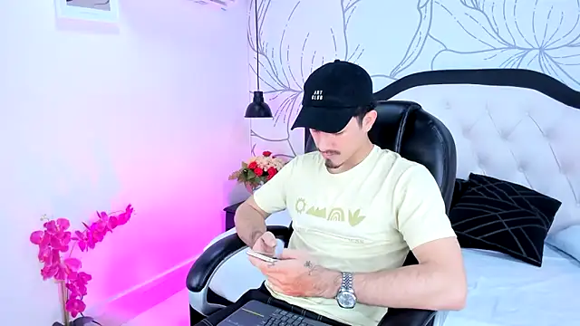 Jim twink online show from February 2026 07:45:01 PM