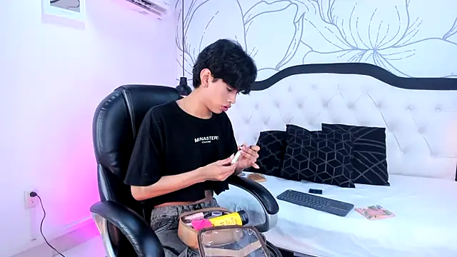 Jim twink online show from February 2026 07:36:01 PM