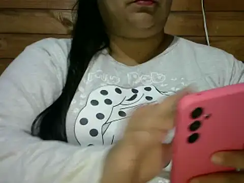 Snapshot of MARRENTINHA34 chatting on October 2025 05:43:01 PM MARRENTINHA34 online show from October 2025 05:43:01 PM