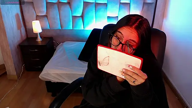 Bonnali lune online show from February 2026 12:58:02 PM