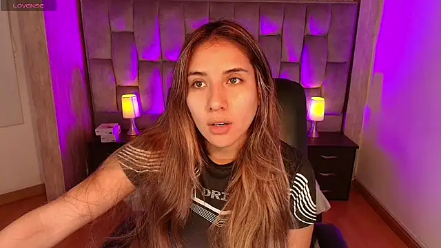 Bonnali lune online show from April 2026 10:04:02 PM